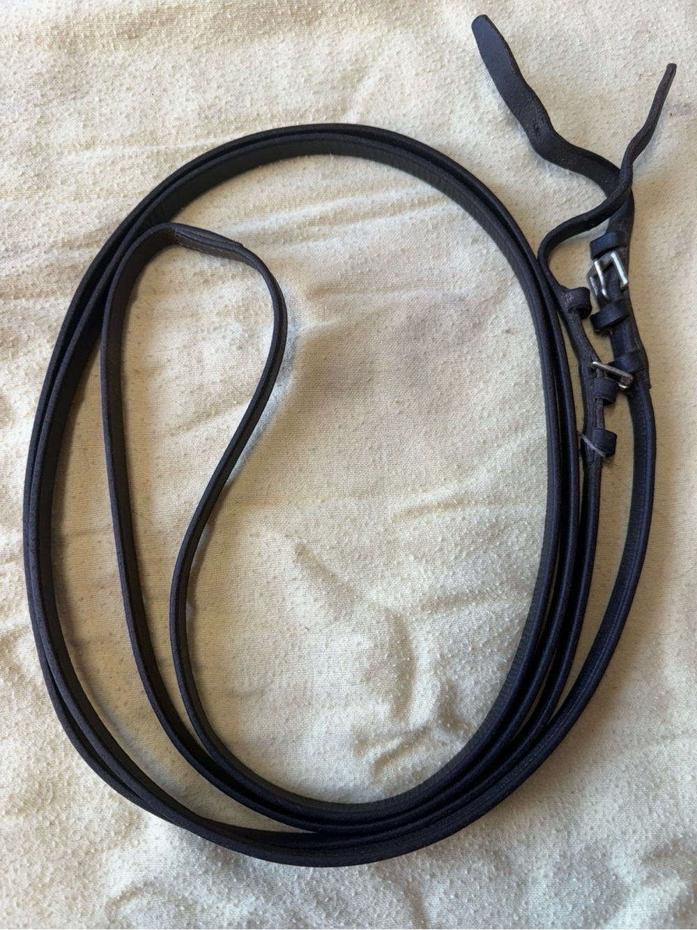 57” black buckle end curb reins